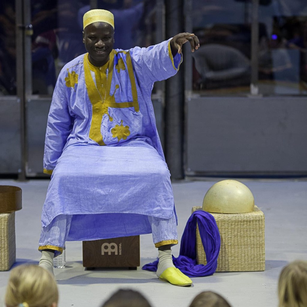 Atelier pour les scolaires. Intervention de Mamadou Sall dans les écoles.