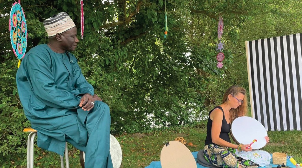 Spectacle de conte 'Sacrés voyageurs' de Mamadou Sall accompagné de l'illustratrice Véronique Derouin